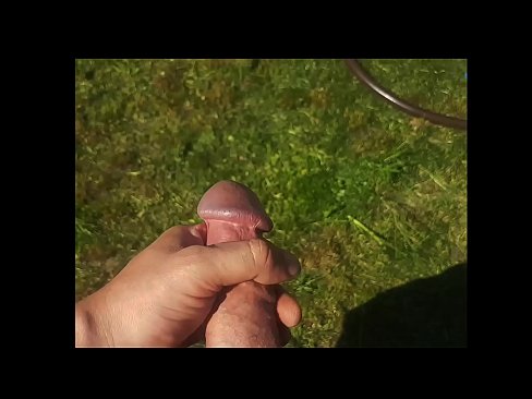 ❤️ Hottie se deja follar el coño rosa y se corre con un chorro en un jardín de verano ❌ Video de sexo en es.trysex.ru ❌️