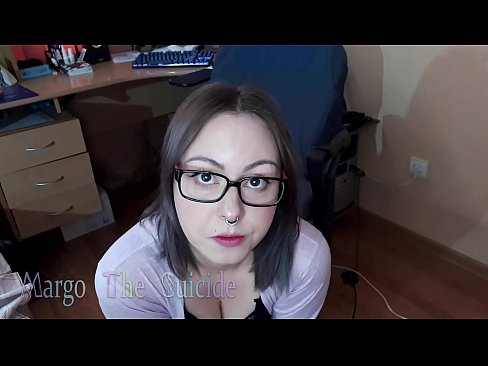 ❤️ Chica sexy con gafas chupa consolador profundamente en la cámara ❌ Video de sexo en es.trysex.ru ❌️