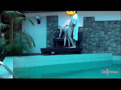 ❤️ El jefe invita a la criada a la piscina, pero no pudo resistirse a una caliente ❌ Video de sexo en es.trysex.ru ❌️